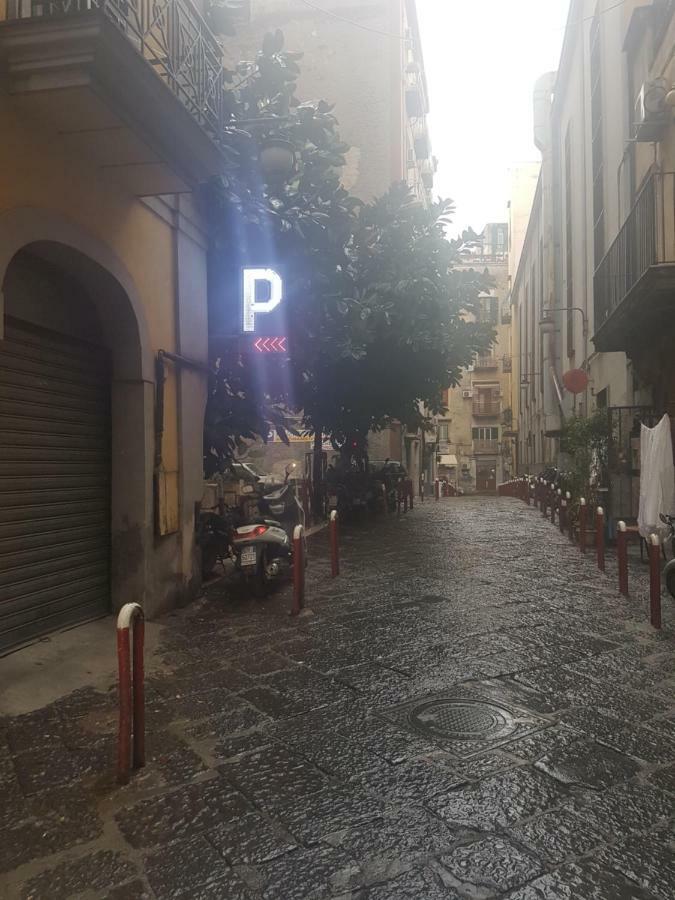 Gradoni Di Chiaia Twenty Three Bed & Breakfast Napoli Exterior foto