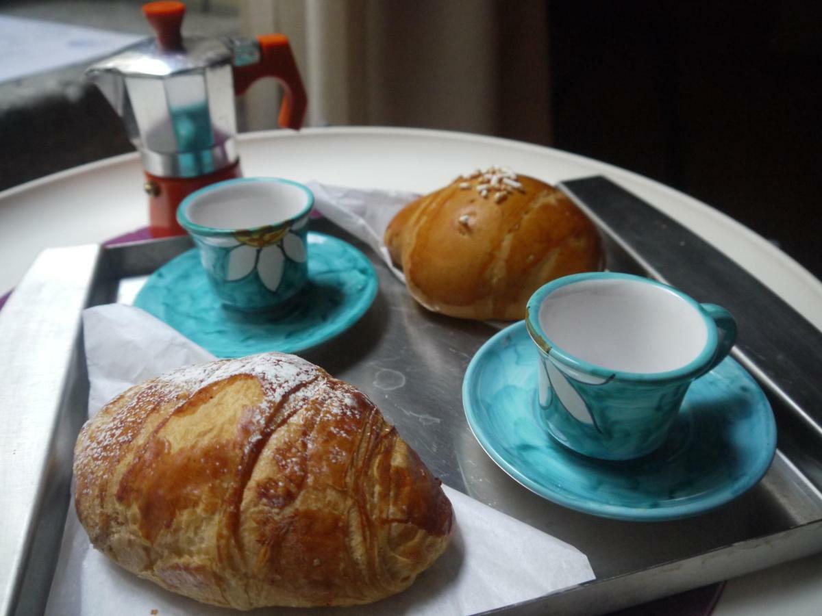Gradoni Di Chiaia Twenty Three Bed & Breakfast Napoli Exterior foto
