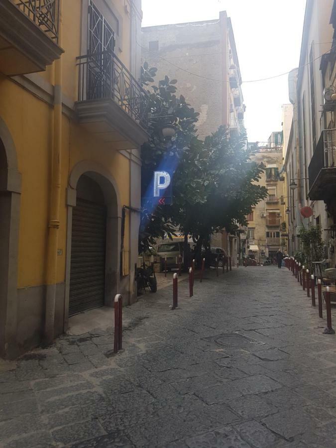 Gradoni Di Chiaia Twenty Three Bed & Breakfast Napoli Exterior foto
